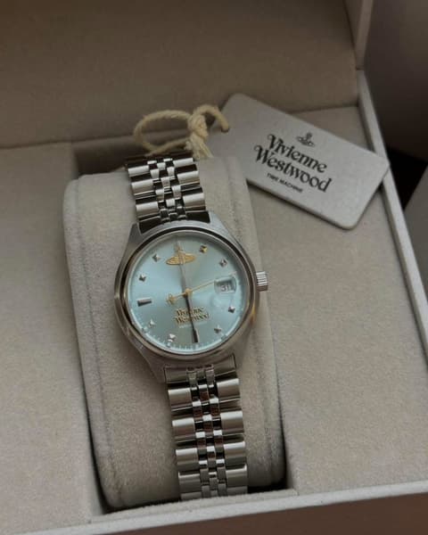 ໂມງVivienne Westwood