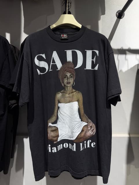 ເສື້ອຍືດລາຍ SADE