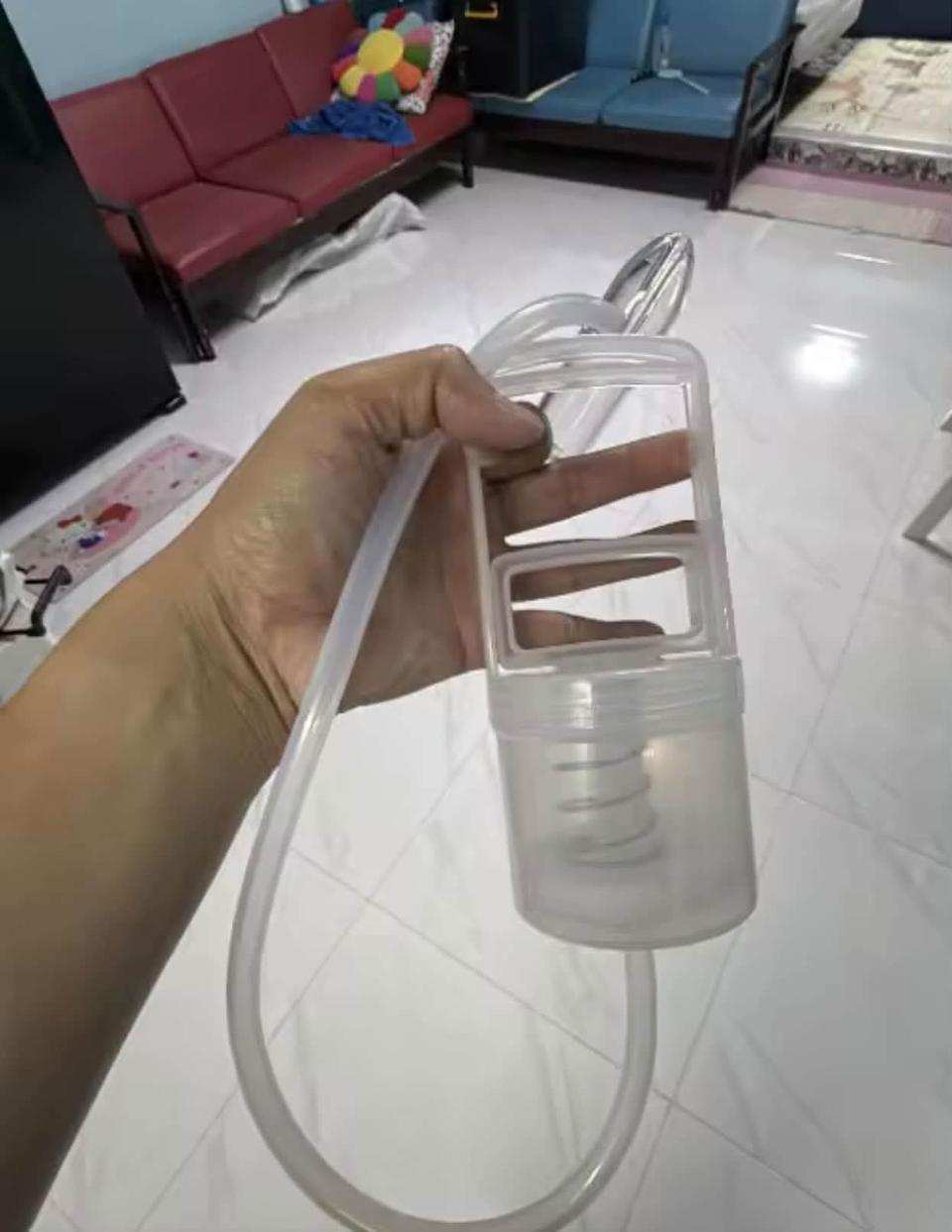 ເຄື່ອງດຸດນ້ຳມູກເດັກ — 1